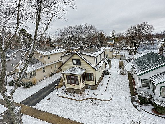2nd image of 1677 Henry Ave