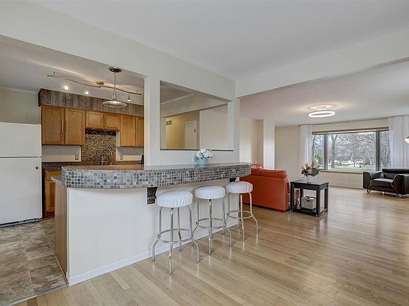 5th image of W63N331 Hillcrest Ave