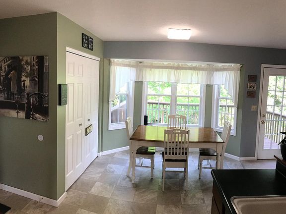 4th image of 413 Sharon Ct