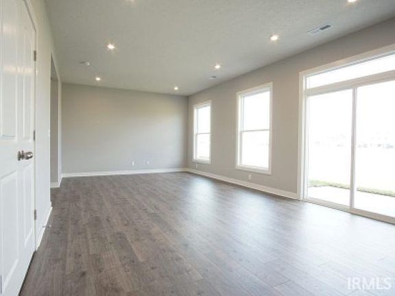 4th image of 4668 Chelmsford Dr