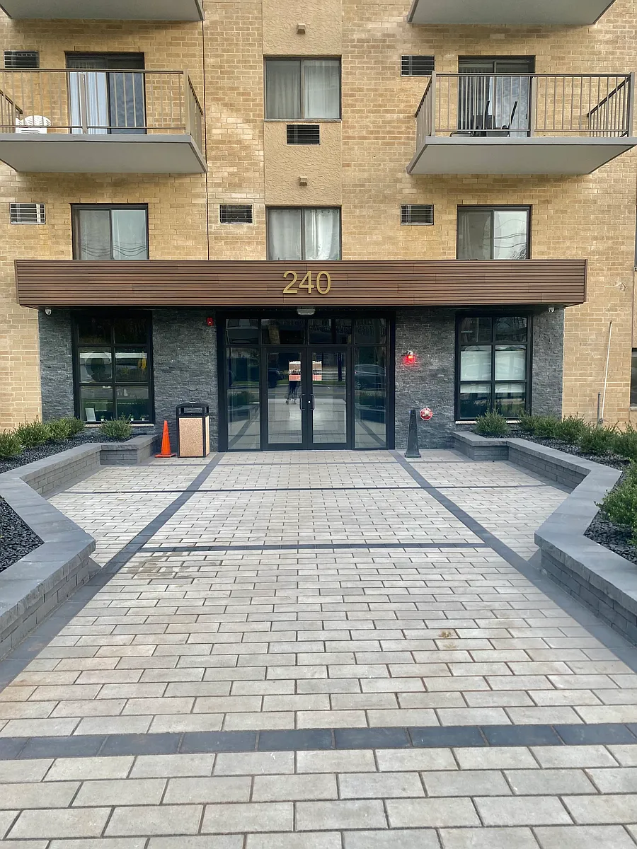 MAIN ENTRANCE - Summit on Prospect