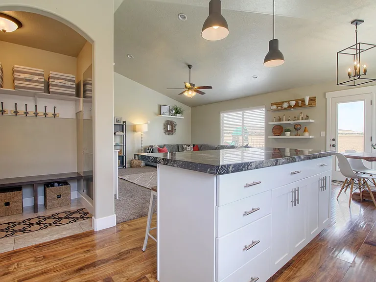 564 W Northgate — Photo 10