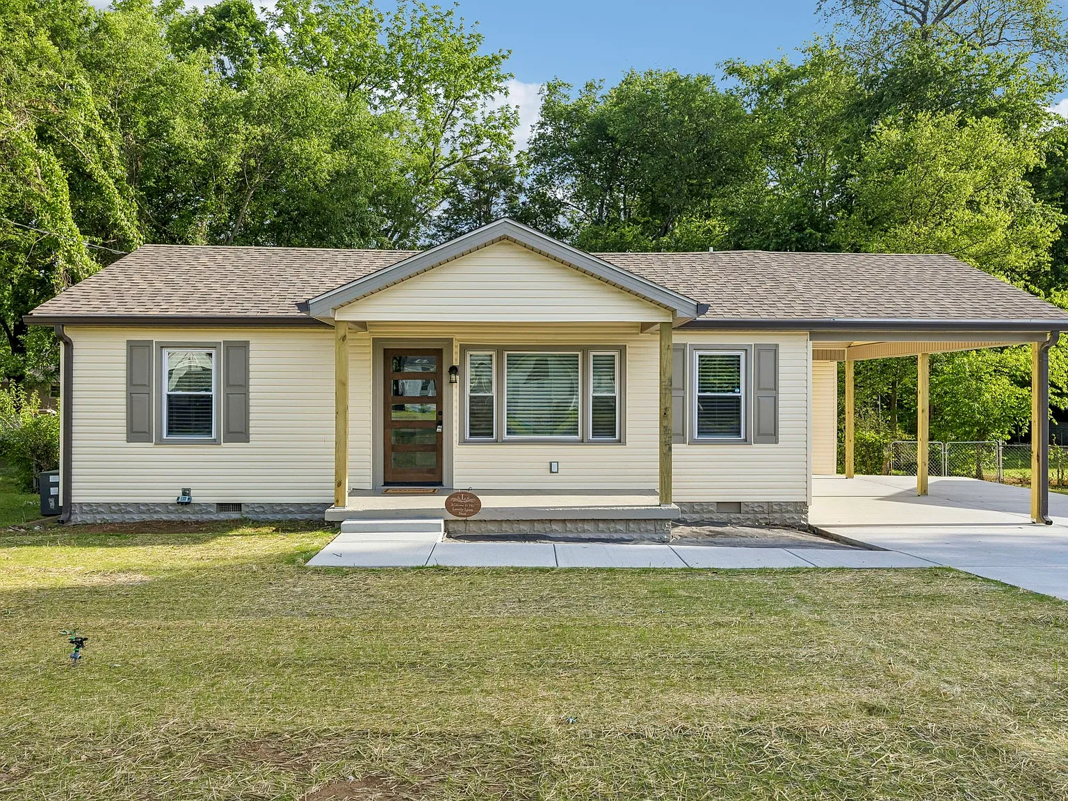 2 bed, 1.0 bath, 840 sqft, $2,500 — Photo 2