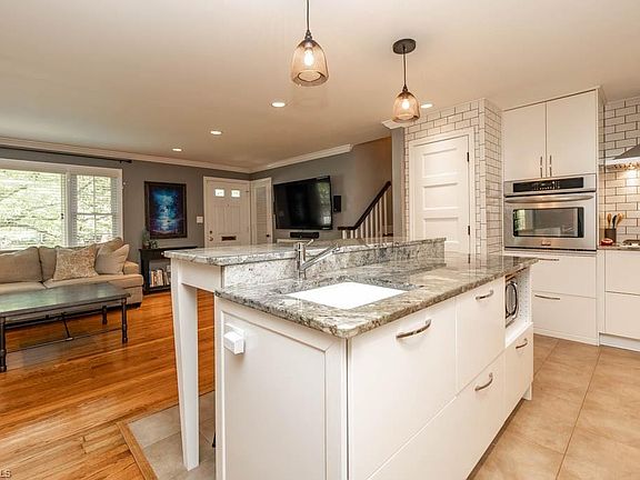 4th image of 901 Onslow Dr