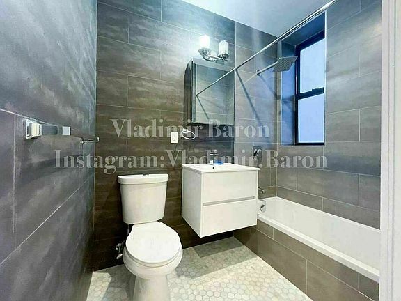2nd image of 941 Washington Ave #502