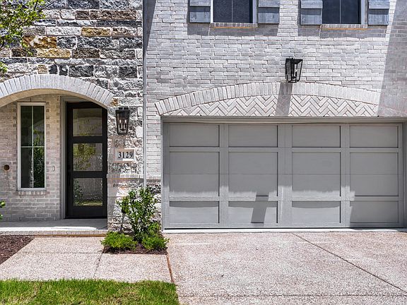 3129 Sir Judge - Front Entryway