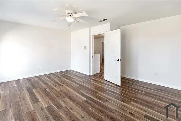 813 Silverbrook Dr — Photo 15
