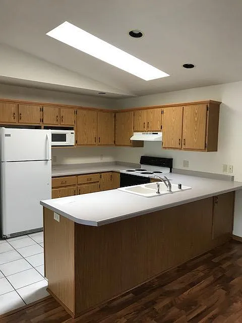 2 bed, 1200 sqft, $1,400 — Photo 3