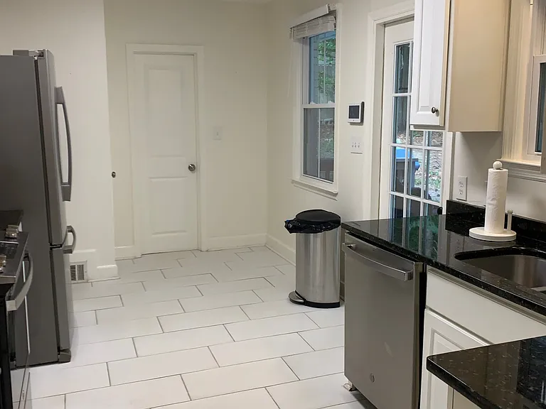 264 E Vineland Rd — Photo 3