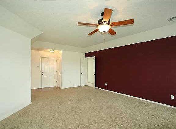 4th image of 3505 E Oakridge St