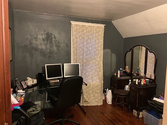 3rd image of 1909 Avenue A