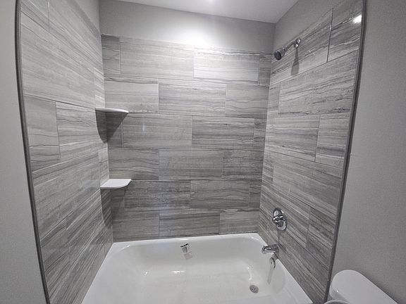 4th image of 201 River Oaks Dr APT B