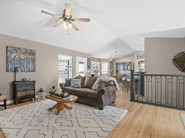 10390 Stoney Creek Ct, New Bloomfield, MO 65063