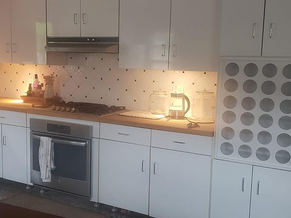 2nd image of 194 Midland Ave #2