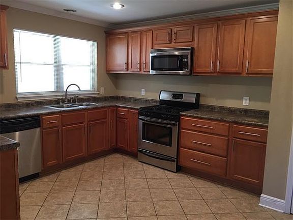 4th image of 382 Cumberland Dr