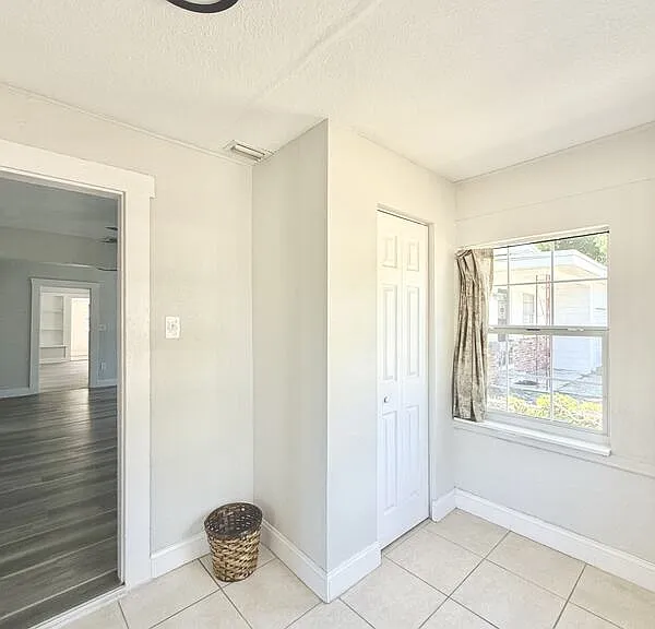 2425 Auburn St S — Photo 22