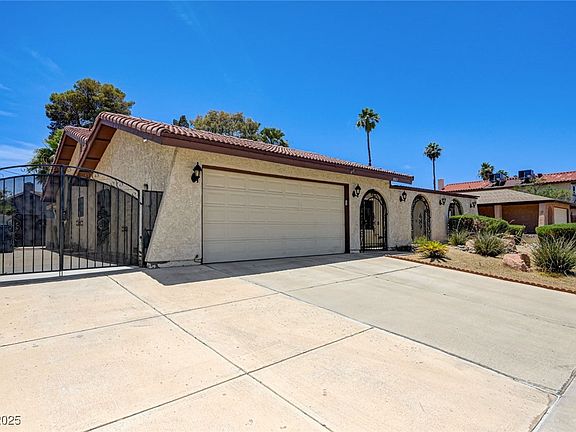2nd image of 3063 Chapala Dr