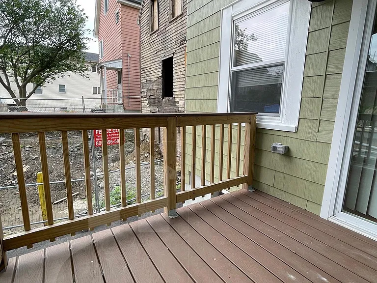 81 Moreland St — Photo 16