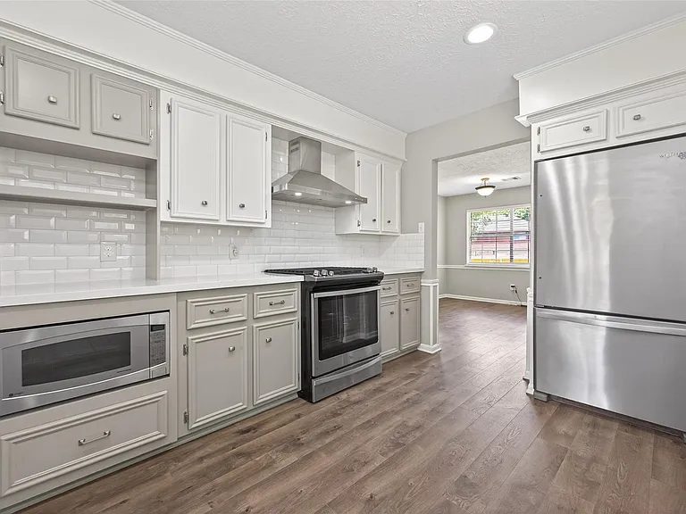 105 Glenmora Ct — Photo 19