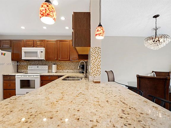 5th image of 1000 NE 14th Ave APT 602