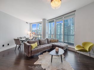 218 Queens Quay W #2201, Toronto, ON M5J