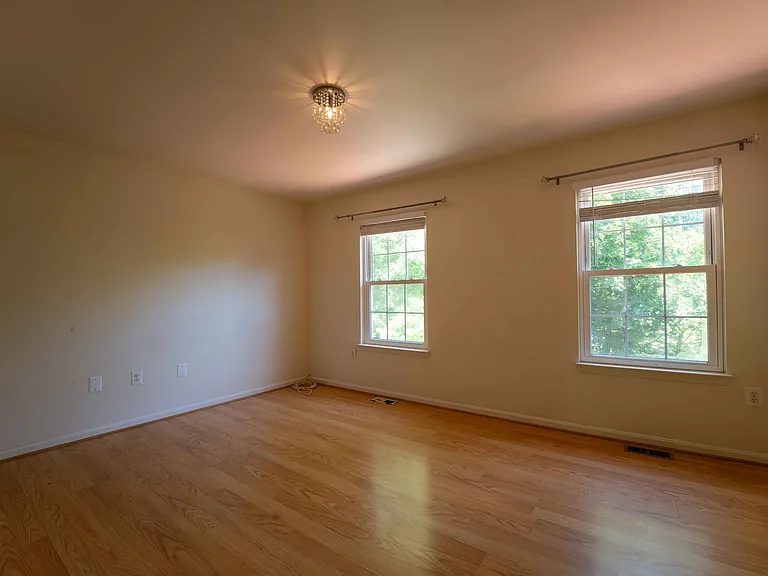 18246 Fox Chase Cir — Photo 13