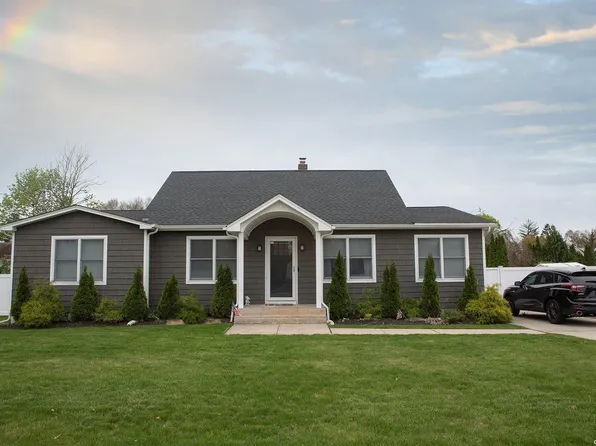 948 Karshick Street, Bohemia, NY 11716