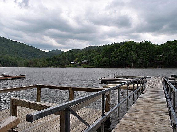 5th image of 410 Lake Cabin Ln