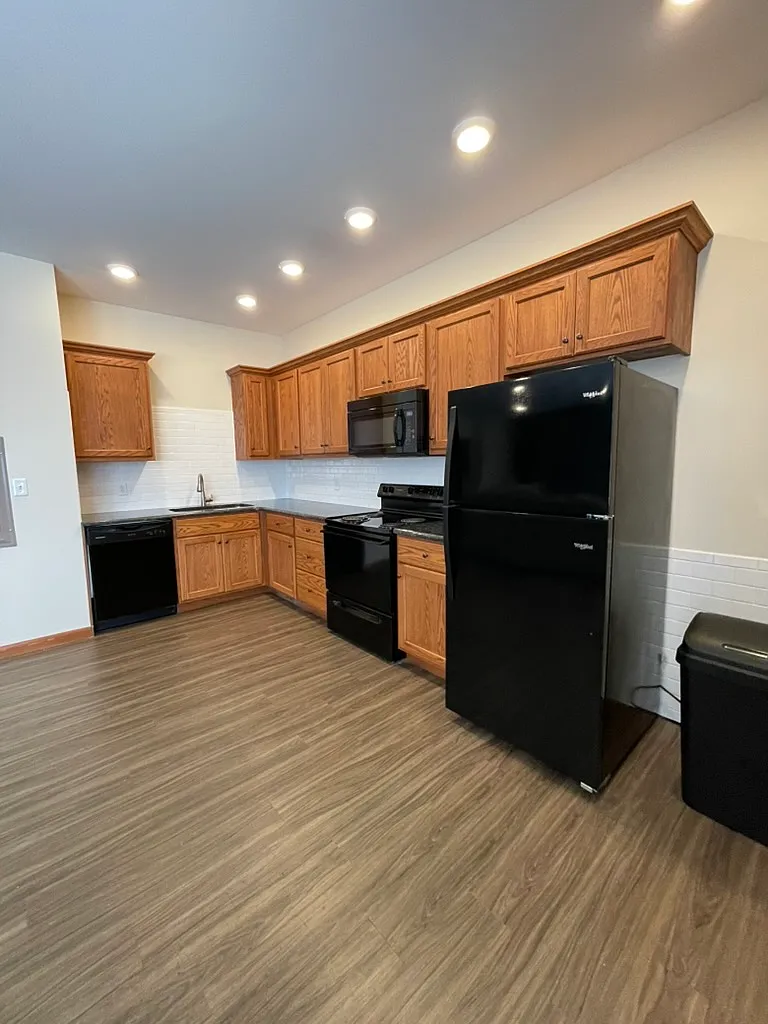 941 West 3rd Street - Unit 6 - 1 — Photo 4