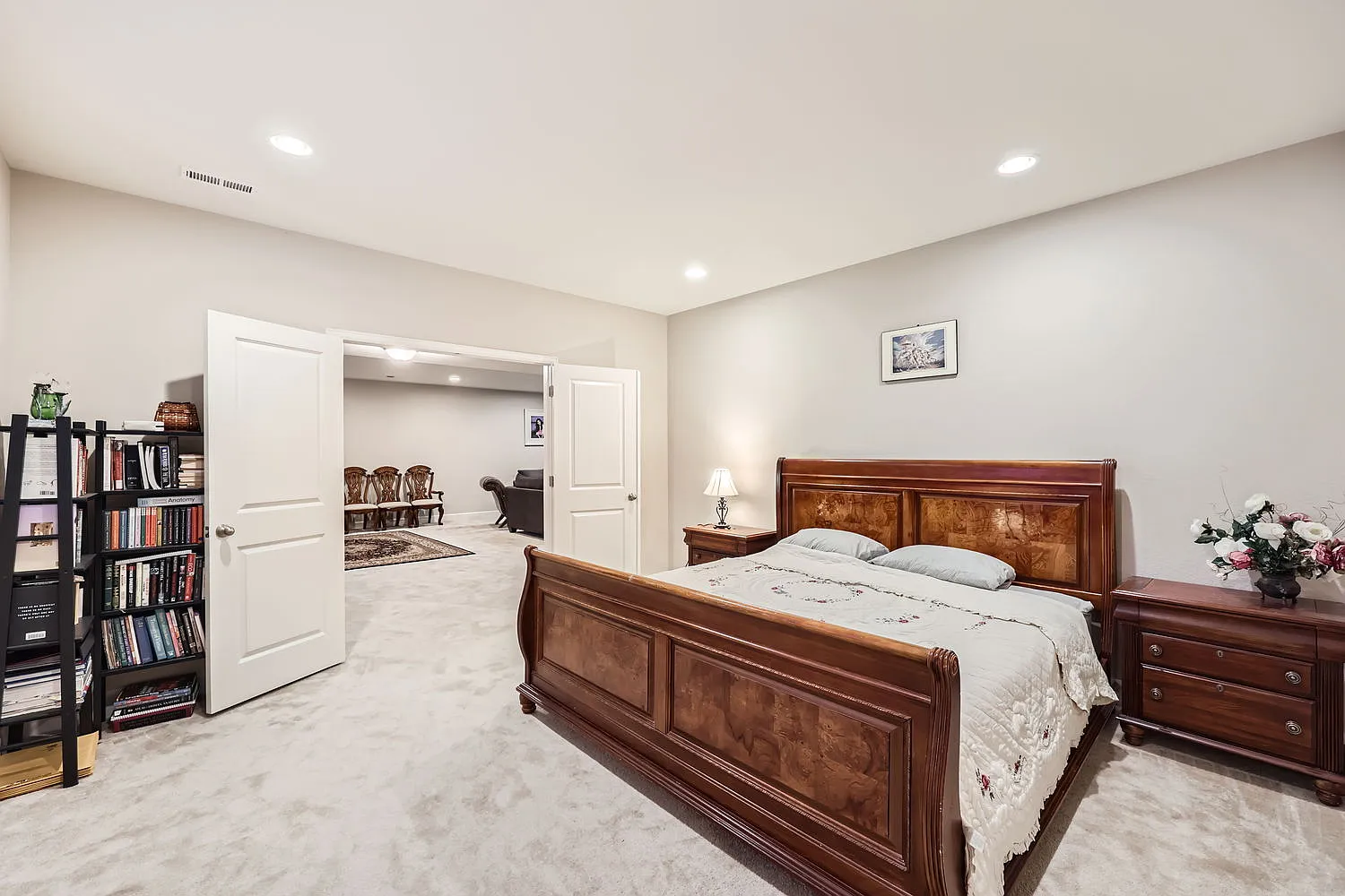 5 bed, 4654 sqft, $4,300 — Photo 2