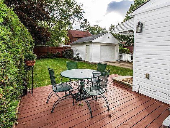 4th image of 3139 W 160th St