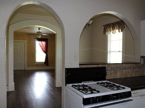 3rd image of 836 Detroit Ave