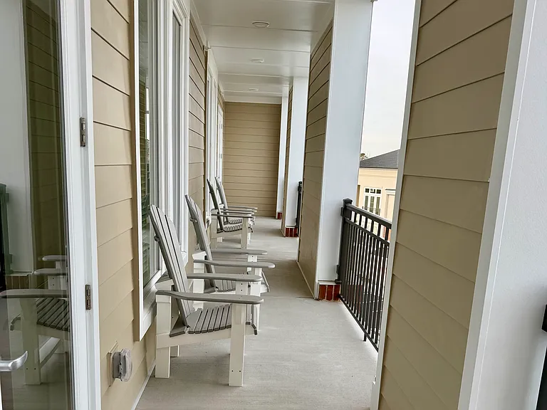 Manor on the Green Apartments — Photo 9