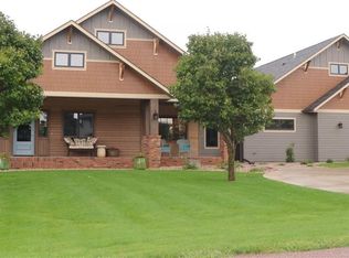 8532 E Willow Ridge Pl, Sioux Falls, SD 57110