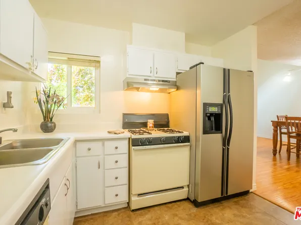 18350 Hatteras St APT 232, Tarzana, CA 91356