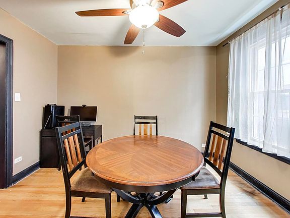 4th image of 1527 W Estes Ave APT 1B