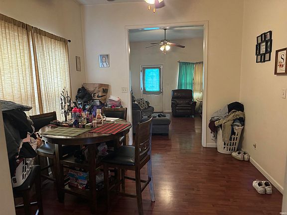 4th image of 922 SE 8th St