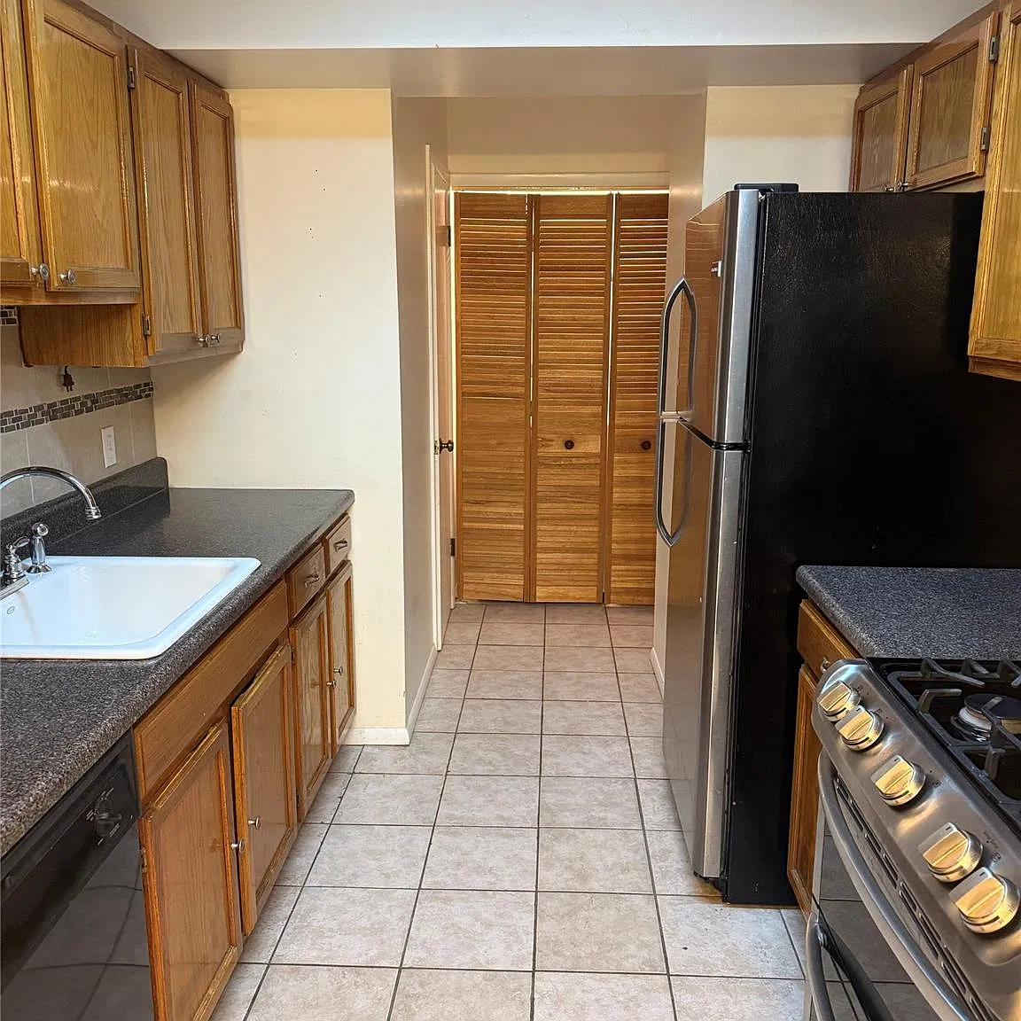 2 bed, 1.5 bath, 1072 sqft, $2,350 — Photo 2