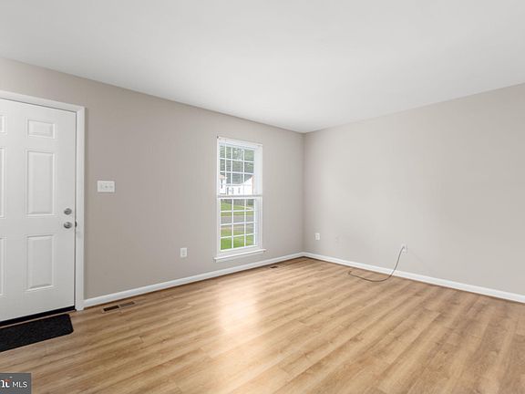 4th image of 5685 Saffron Ln