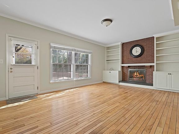 4th image of 929 Crestfield Ave
