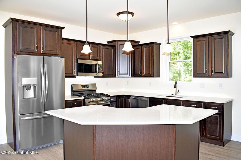4th image of 54 Huntington Way