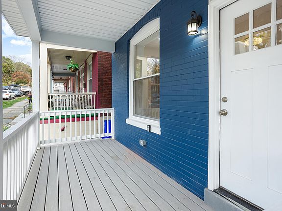 3rd image of 1839 Regina St
