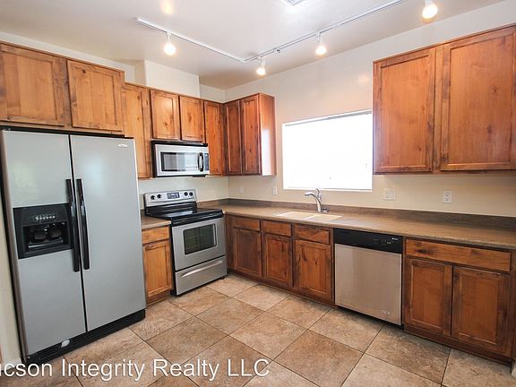 2nd image of 638-640 Lester St #2910494