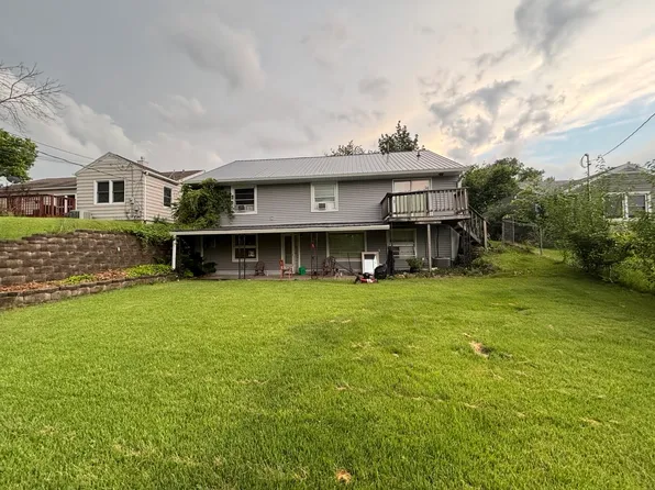 2191 Chandler St SW, Cedar Rapids, IA 52404