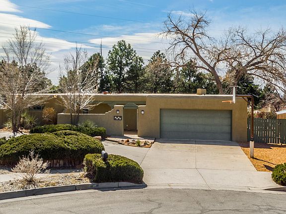 2nd image of 4017 Glen Canyon Ct NE