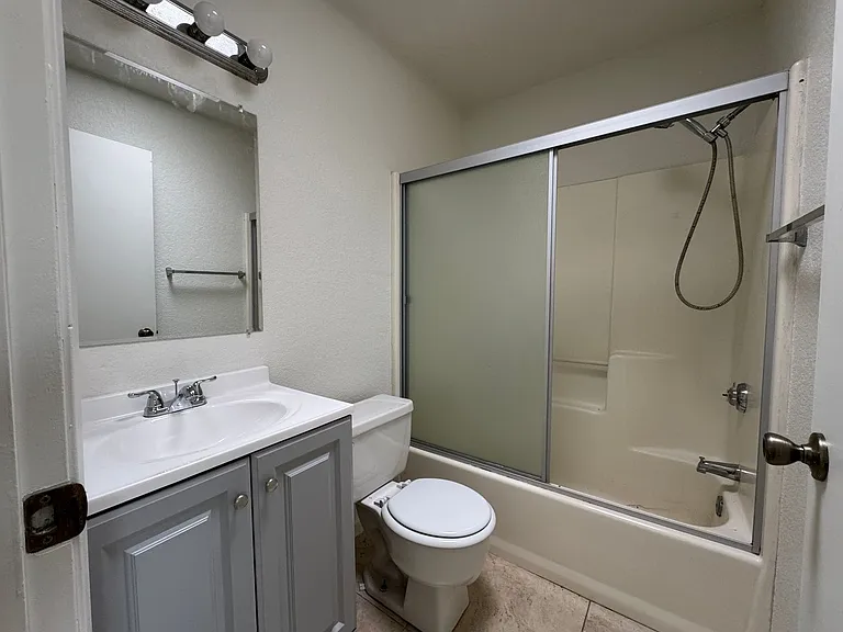 2047 Deauville Dr — Photo 22