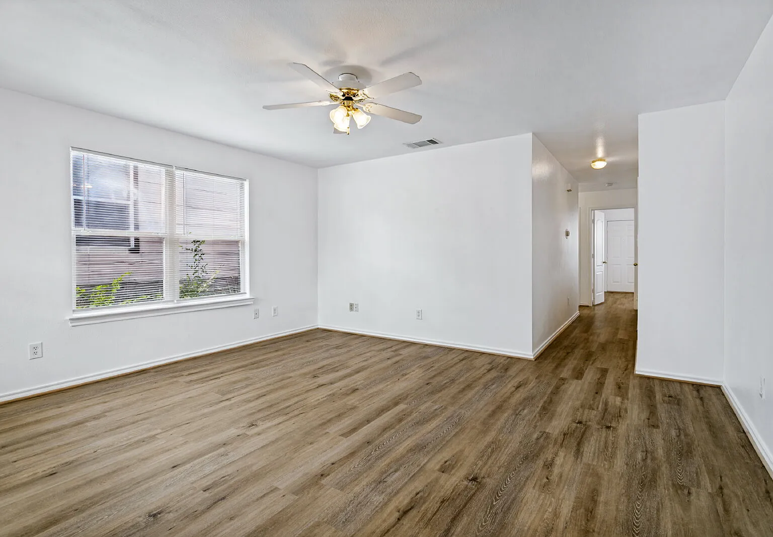 3 bed, 2.0 bath, 1114 sqft, $1,500 — Photo 3