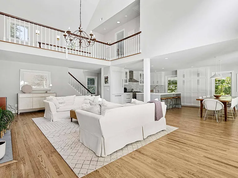 39 Fresh Pond Rd — Photo 5