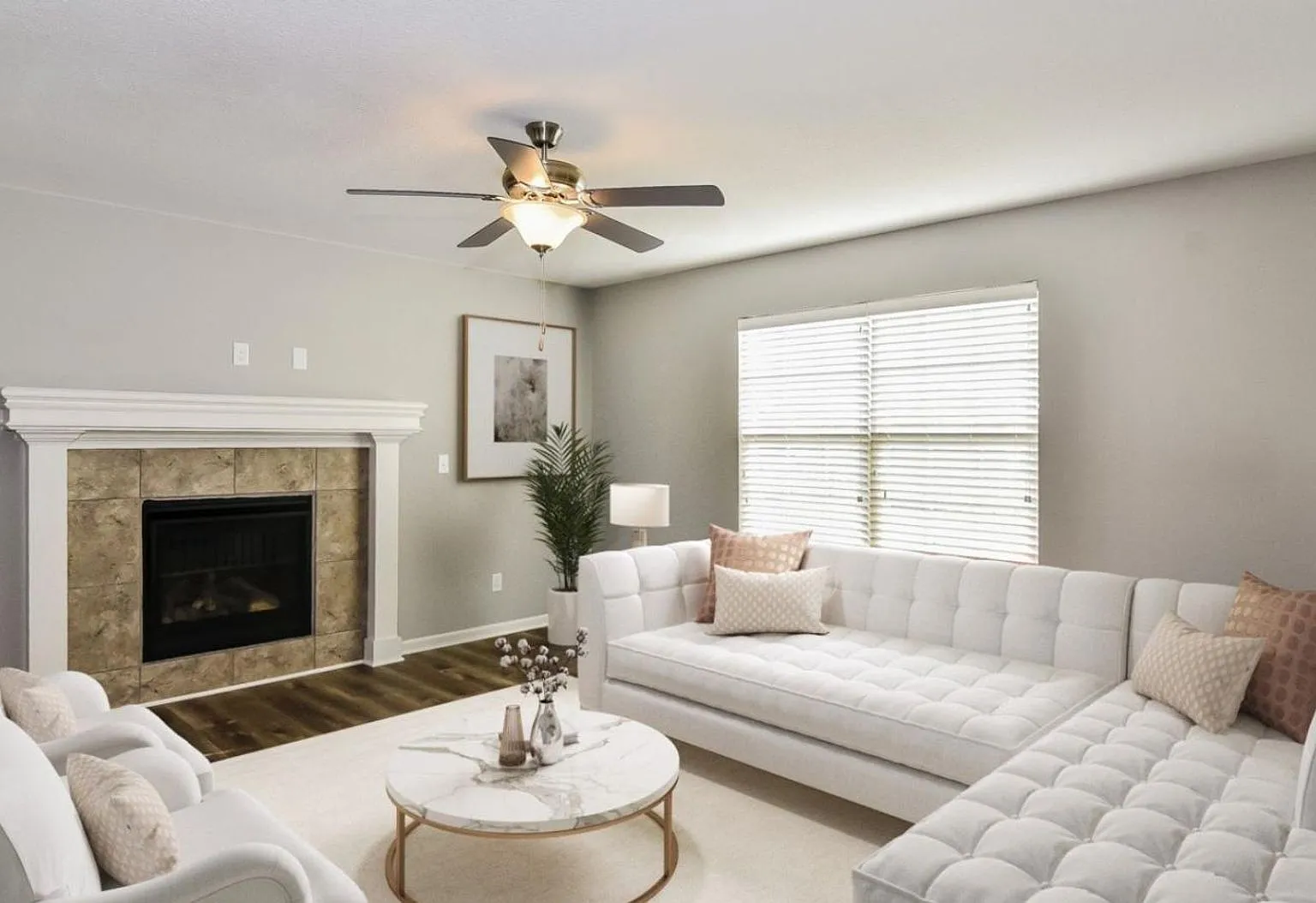 Beautiful 4 Bedroom 3 Bathroom Home! — Photo 2