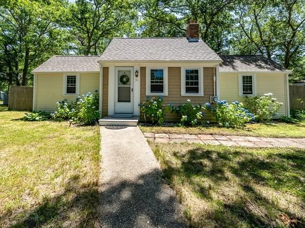 31 Lake Rd, West Yarmouth, MA 02673
